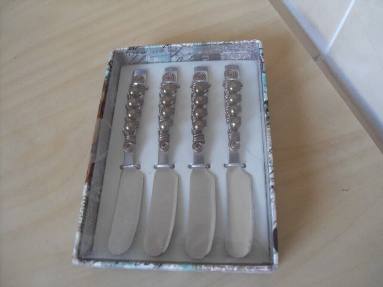 New, Good quality spreader set - 4 pieces - just £15