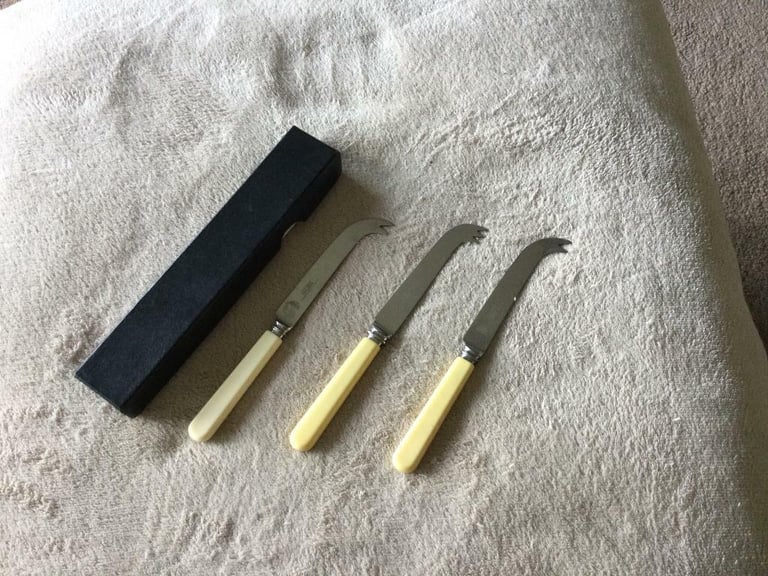 image for Three vintage cheese knives in box