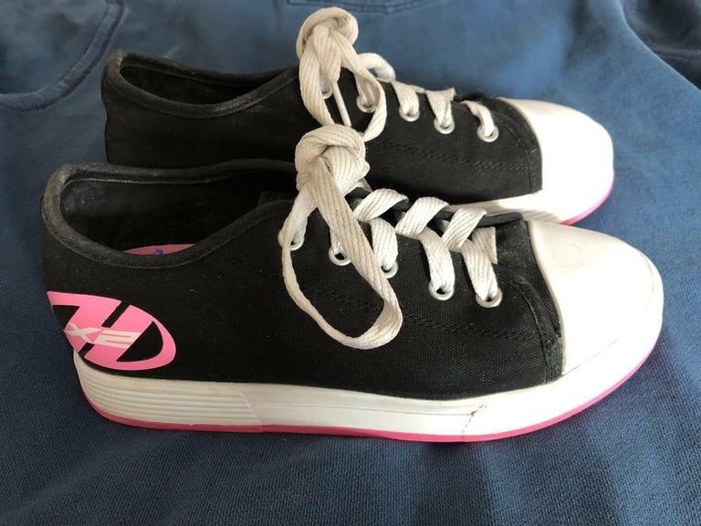 image for Genuine Heelys X2 size 4. 