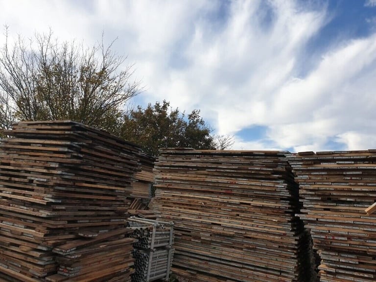 13' NEW @ £15 & 13' USED @ £10- SCAFFOLD BOARDS - HIGH QUALITY- GRADED & BANDED