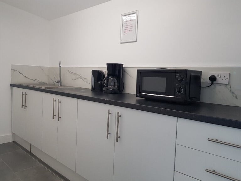 LUXURY OFFICE TO LET - VERY CLOSE TO STATION :)