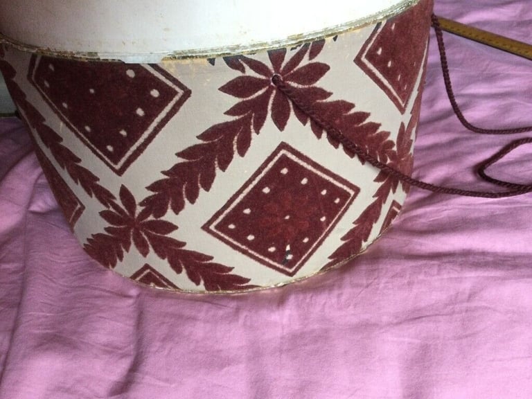 COLLECTABLE VINTAGE HAT BOX