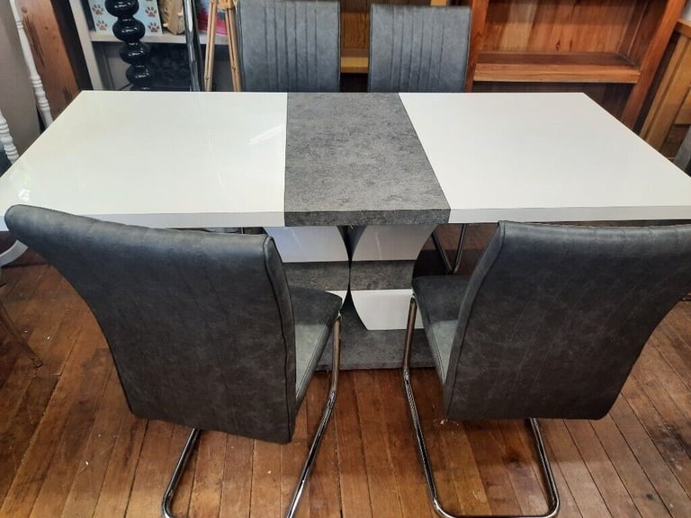 High gloss dining table Brand new 