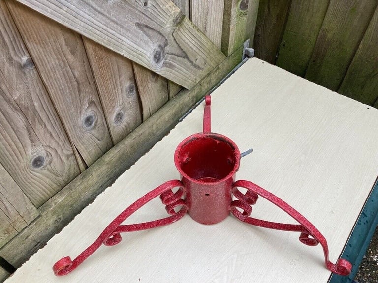 RED STURDY METAL REAL XMAS/CHRISTMAS TREE STAND THREE SCROLL LEGS