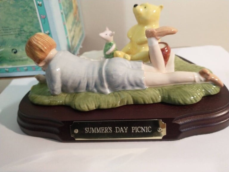 Royal Doulton Winnie The Pooh "Summers Day Picnic" BOXED NEVER DISPLAYED