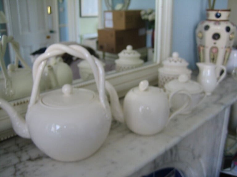 COLLECTABLE - FIVE pieces of Leedsware/ Leeds Creamware china