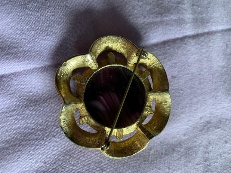 Beautiful deep coloured brooch 