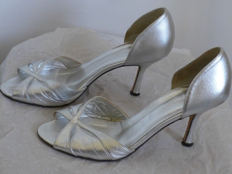 L K BENNETT High Heels size 39 |(EU|), 6.5 (UK). Silver.