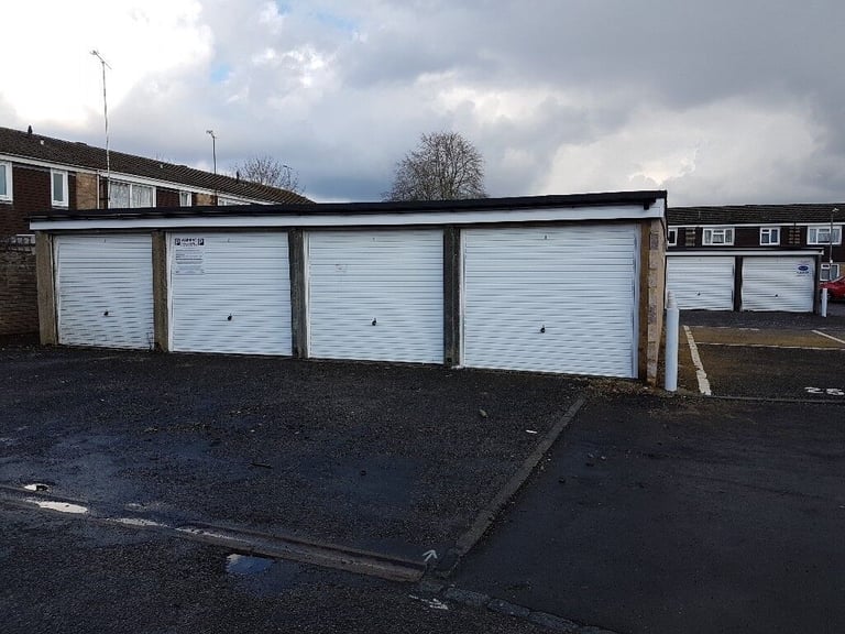 Garage/Parking/Storage to rent: Lyndhurst Avenue, Aldershot, GU11 3RW - NEW ROOFS & DOORS