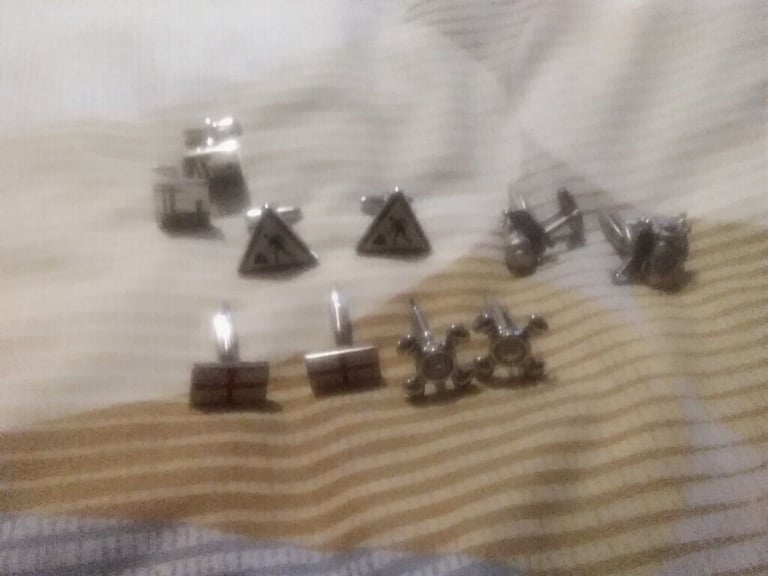 A collection of 6 pairs of cufflinks great condition and very collectible