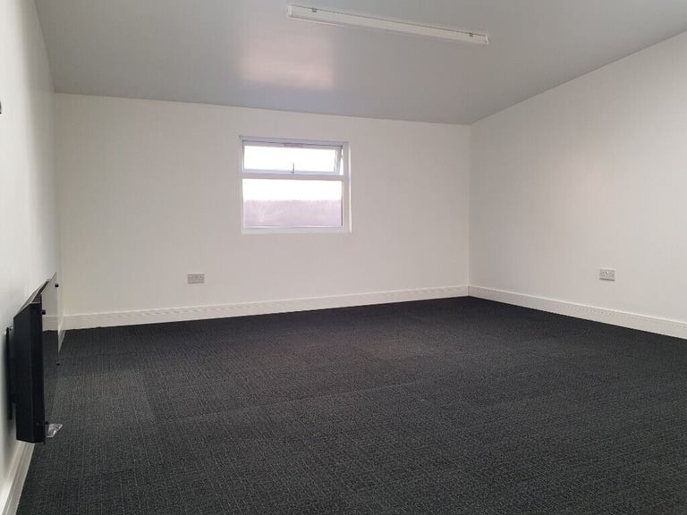 LUXURY OFFICE TO LET - VERY CLOSE TO STATION :)