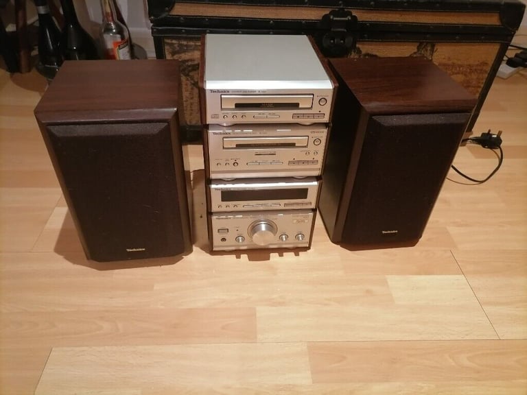 Vintage TECHNICS HI FI STEREO STACK COMPLETE SYSTEM HD 51. Silver with Walnut Finish. 