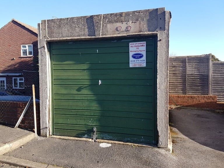 Garage/Parking/Storage to rent: Bannister Place, Brimpton, Reading RG7 4TW - NEW DOOR 