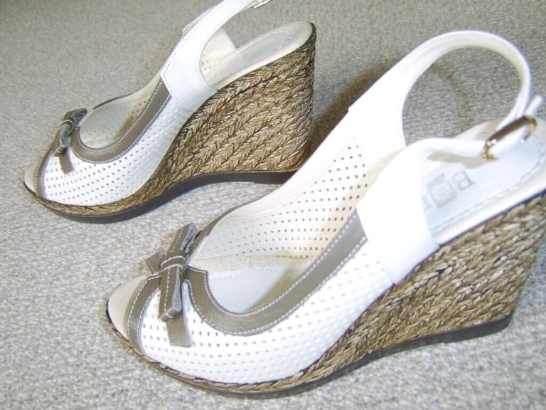 image for Open Toe Leather Sandals UK Size  6 / 39
