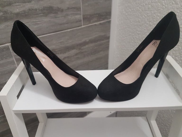 Ladies,brand new black high heels. Size 4