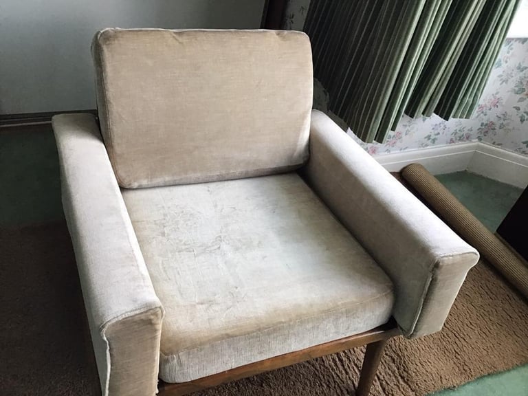 RARE MID CENTURY MODERN RAIL BACK DESIGNER ARMCHAIR.