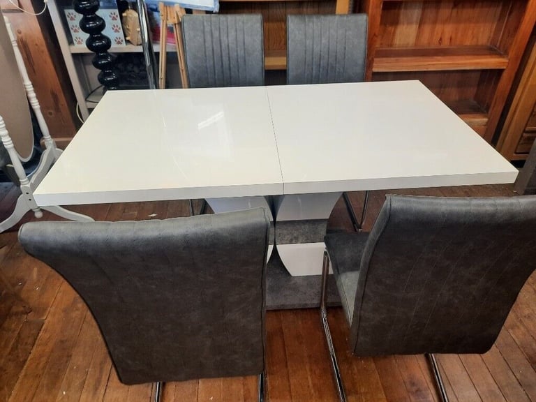 High gloss dining table Brand new 