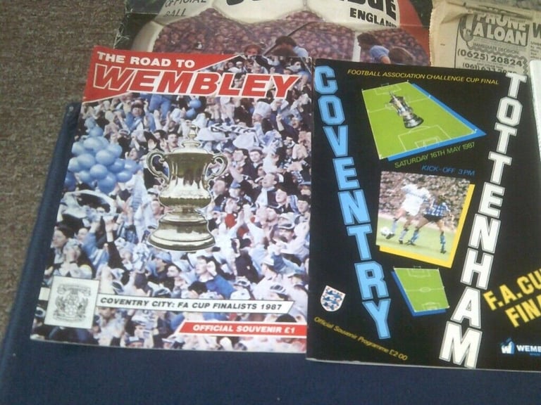 5 MIXED COVENTRY CITY FOOTBALL ITEMS 