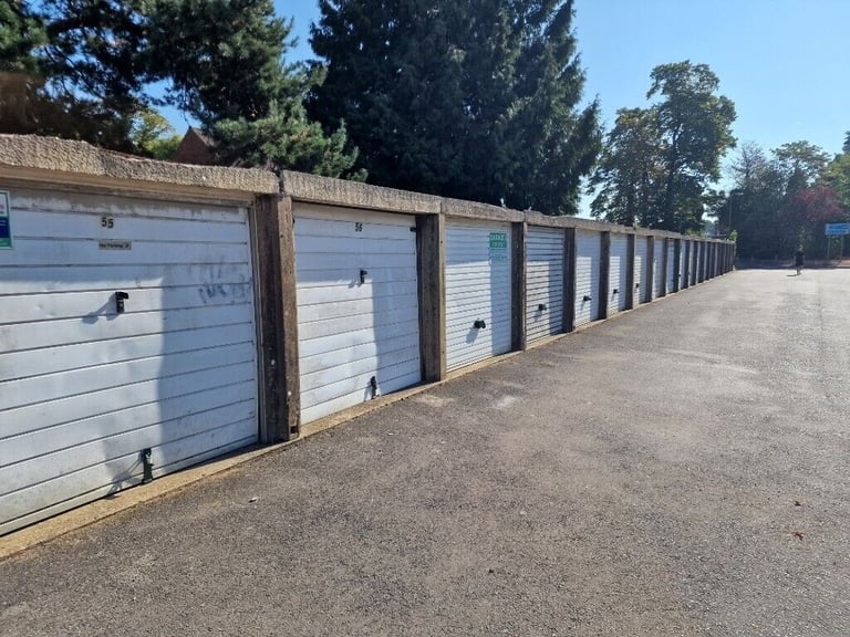 CHEAP SECURE GARAGES FOR RENT, 24/7 IDEALLY LOCATED IN , CROMWELL WAY, FARNBOROUGH. HAMPSHIRE