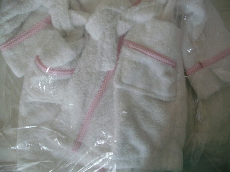 BNWT Dandelion Brand Towelling Robe age 6/12 months