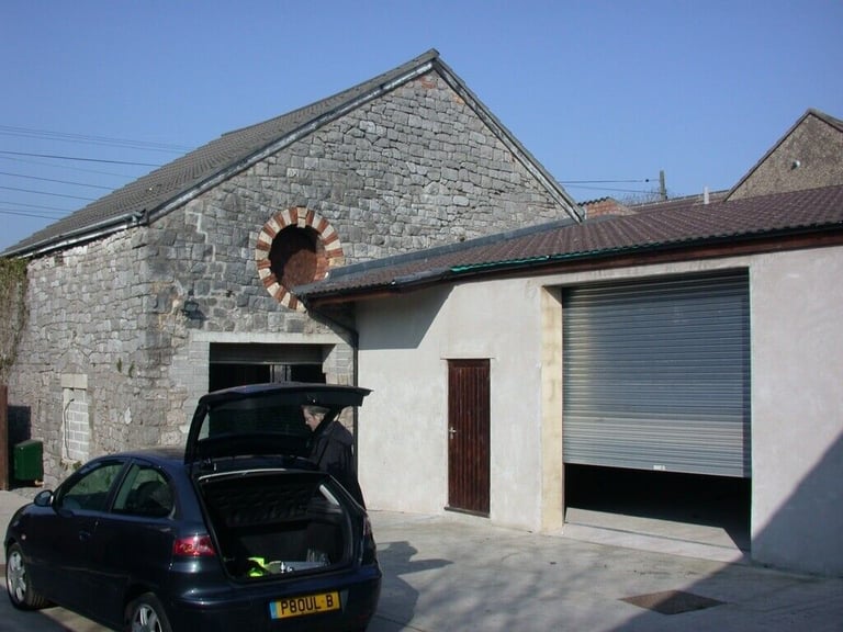 Self-contained Workshop £100 -£200 PerWeek