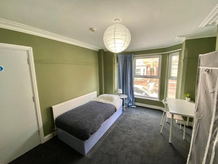 SINGLE & DOUBLE ROOMS SHARED HOUSE, BILLS INCLUDED, HYSON GREEN AREA,UC, BENEFITS ACCEPTED 