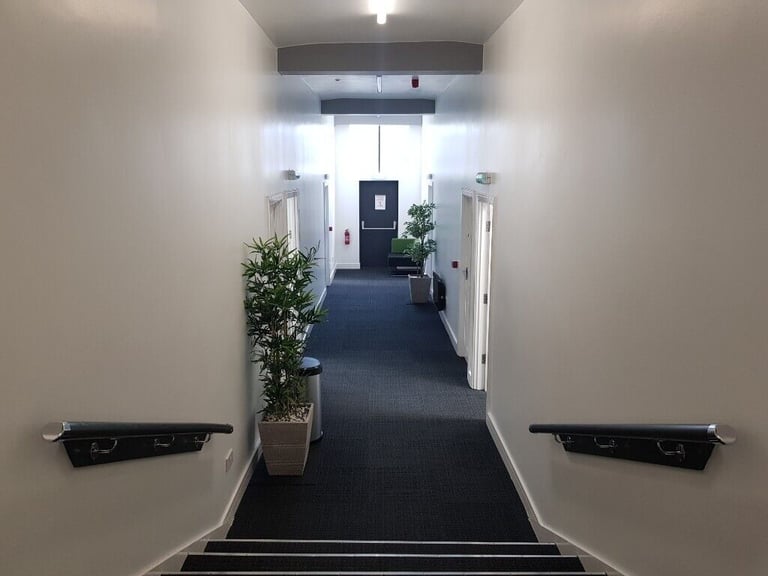 LUXURY OFFICE TO LET - VERY CLOSE TO STATION :)
