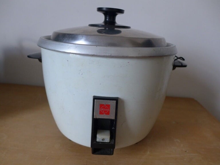 image for Collectable Kitchenalia: Vintage Japanese Electric Rice Cooker. In good working order.