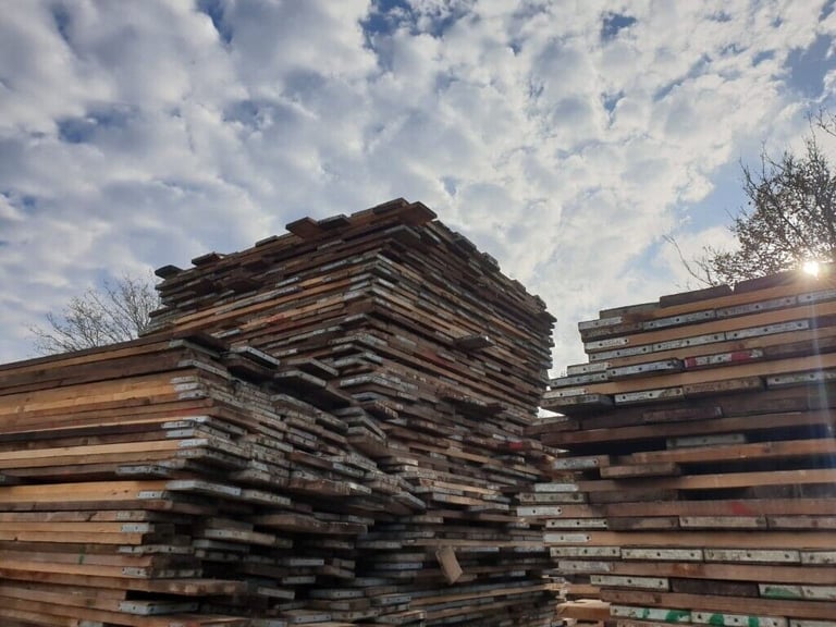 13' NEW @ £15 & 13' USED @ £10- SCAFFOLD BOARDS - HIGH QUALITY- GRADED & BANDED