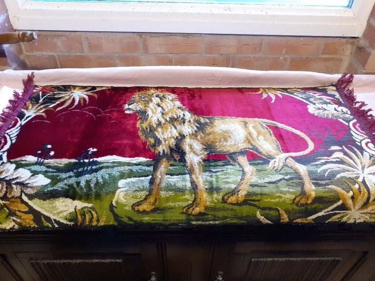 Prayer Mat with Lion picture new condition, never used and dry stored since new
