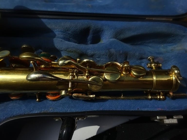 beuscher tru tone alto saxaphone,gold plated.