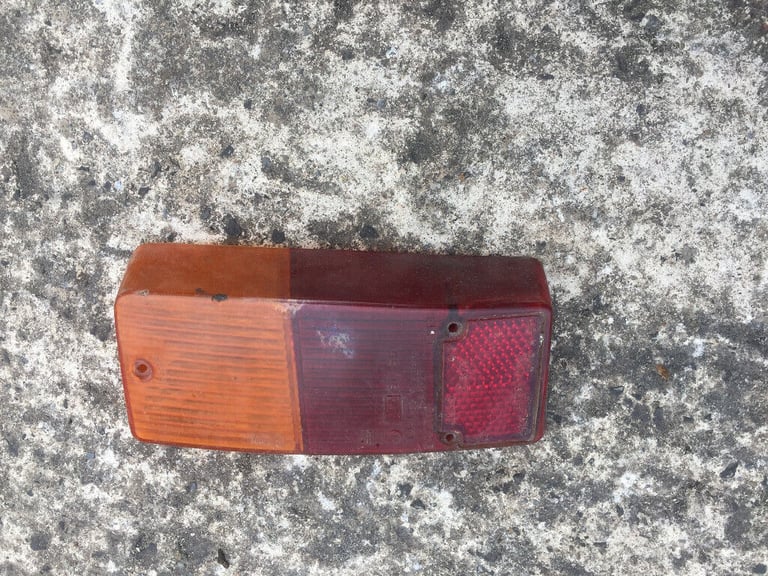 image for +++GENUINE CLASSIC MINI MK2 REAR LAMP LENS+++