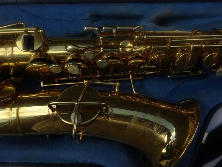 beuscher tru tone alto saxaphone,gold plated.