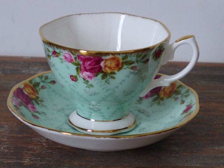 image for ROYAL ALBERT Bone China TEACUP AND SAUCER. OLD COUNTRY ROSES PEPPERMINT DAMASK