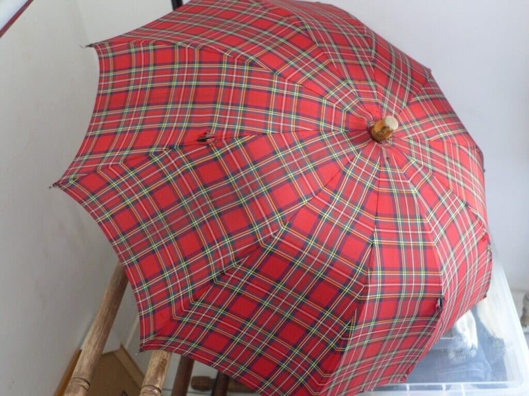 Lady’s Scottish ROYAL STEWART Tartan Umbrella. VINTAGE.
