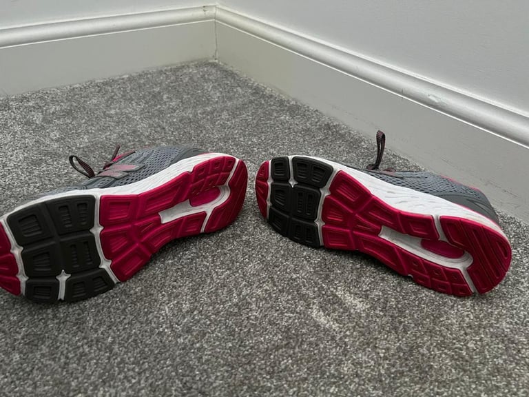 image for New Balance Trainers
