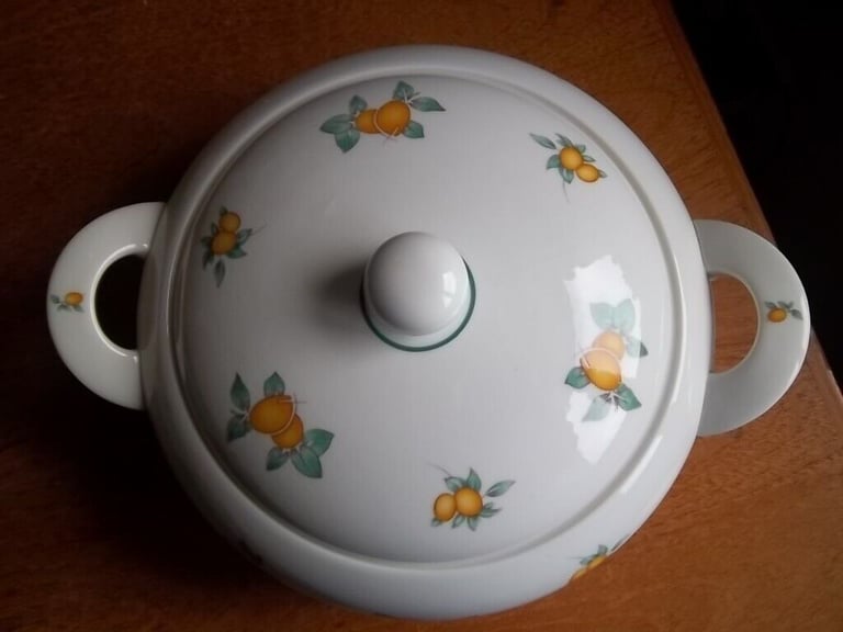 Royal Doulton - Apricots - T.C.1238 - Vegetable Tureen with Lid