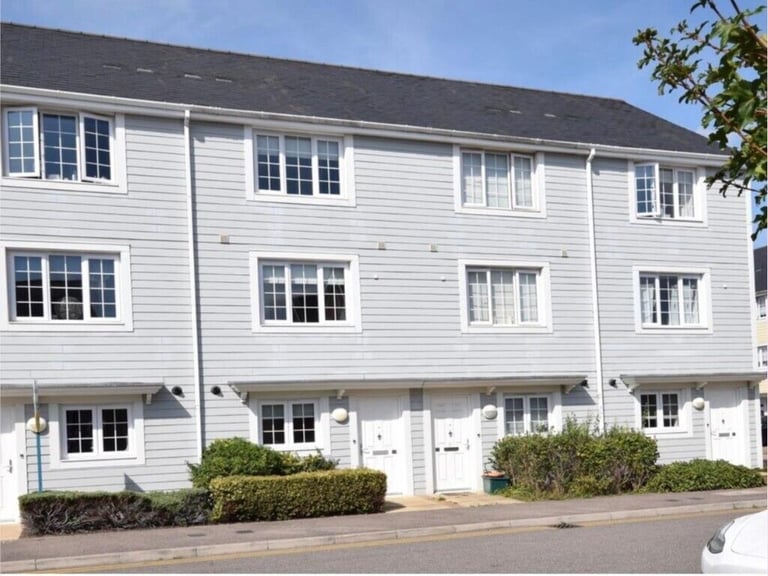 amazing-4-bed-3-bath-town-house-in-bexley-private-development-snodland