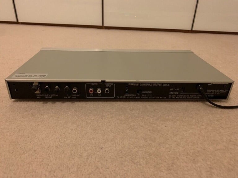 Technics Quartz Synthesiser FM Stereo Tuner ST-S505L