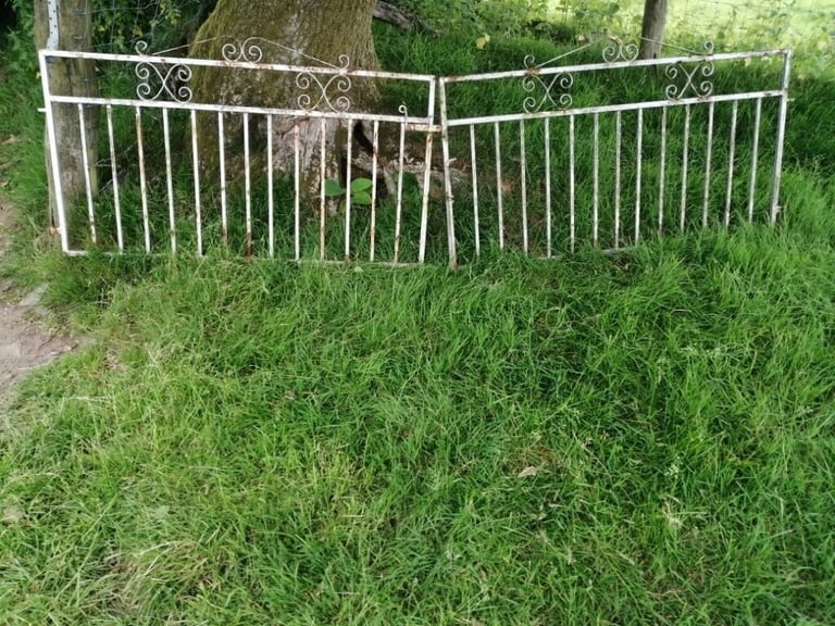 image for 9ft DRIVEWAY GATES