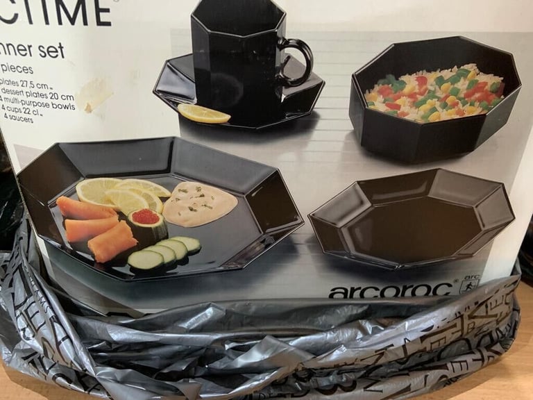 Vintage Octime Dinner Set 20 pieces in black finish