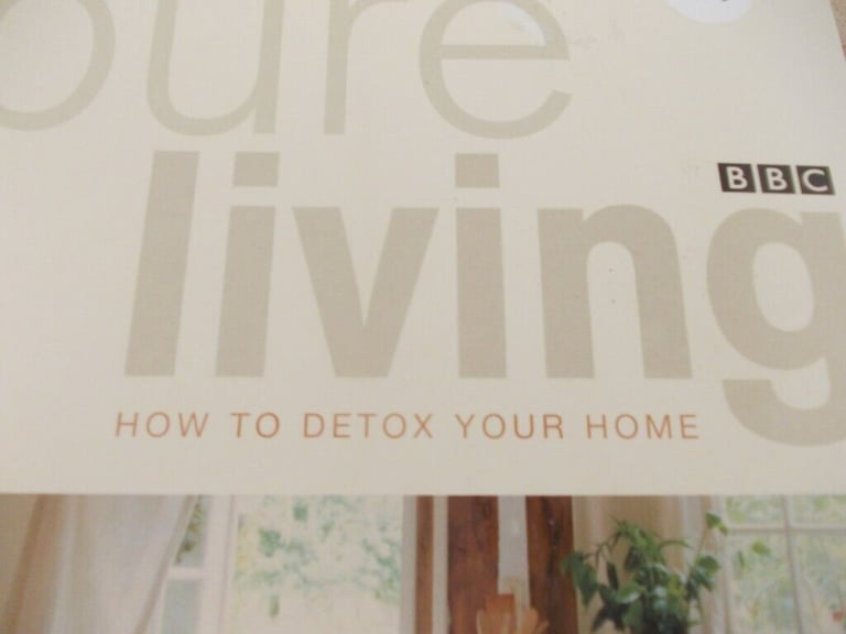 M&S book Pure living How to detox your home very good condition