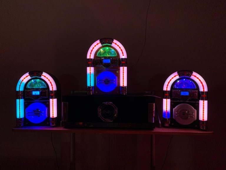 NEW COUNTERTOP JUKEBOX CD/RADIO/BLUETOOTH 