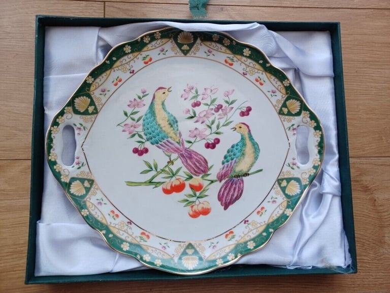 image for Peacock cake dish and slice