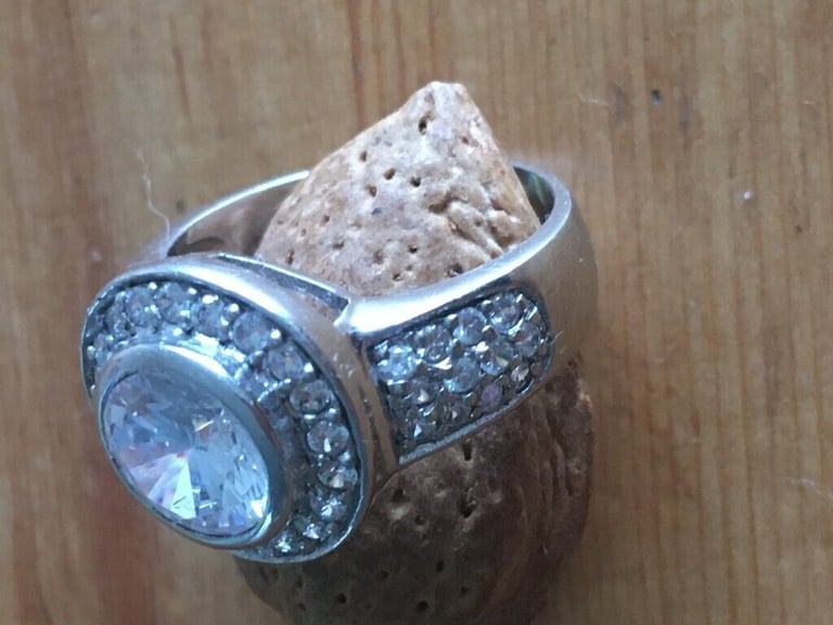 Brand New Rhodium Silver Ring Embedded with Round Shape Cubic Zirconia Size O .5 £79 RRP