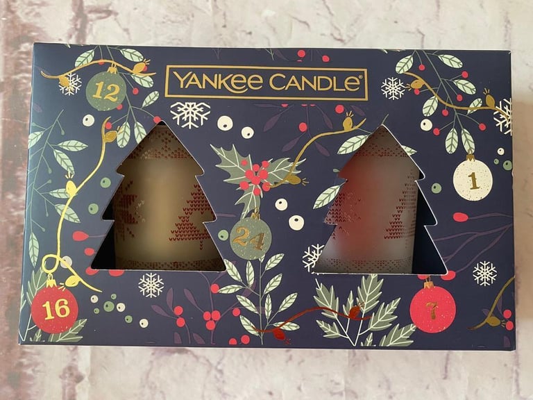 Yankee Candle Gift Set 2 Votive Candles & Holder Christmas Collection