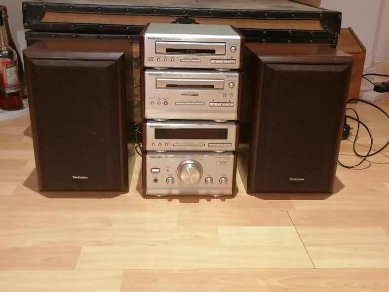 Vintage TECHNICS HI FI STEREO STACK COMPLETE SYSTEM HD 51. Silver with Walnut Finish. 