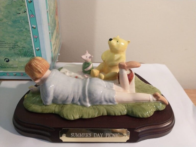 Royal Doulton Winnie The Pooh "Summers Day Picnic" BOXED NEVER DISPLAYED