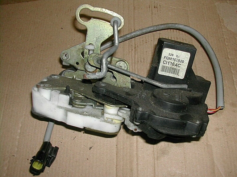 ROVER 25 REAR DOOR LOCKS WITH CENTRAL LOCKING MOTORS 1999 - 2006 FQM100830 FQM100820