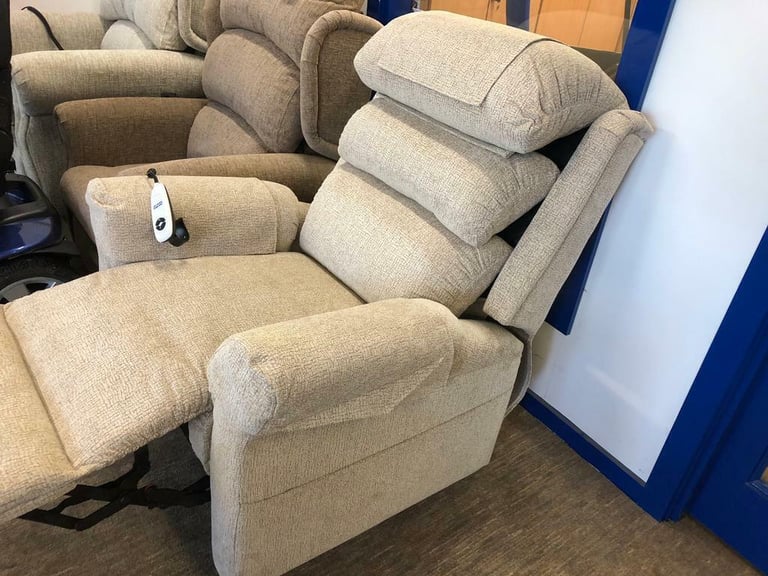 Electric rise and recline chair 
